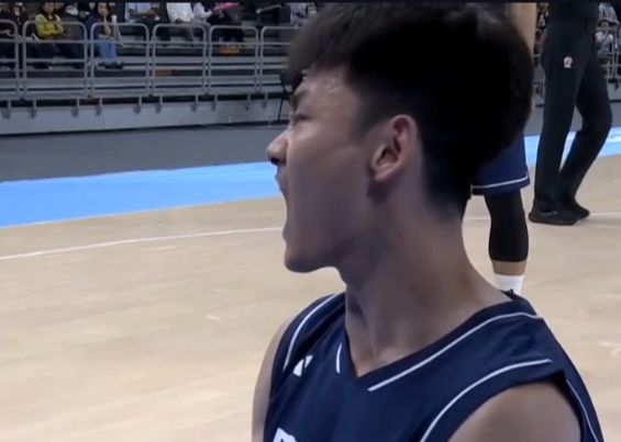 Um importante contribuidor para a vitória de Guangdong! Xu Jie e Wang Ruize combinaram 56 pontos, 14 rebotes e 6 assistências