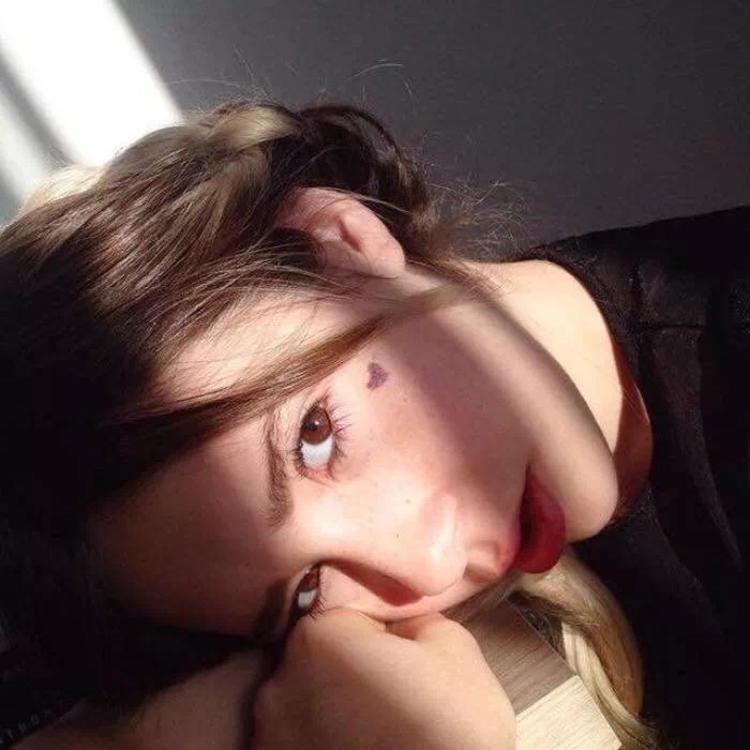 6686体育金牌作者Carmen