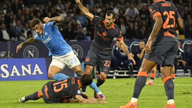 Mi Sports: A chamada de 12 jardas foi atrasada por 8 segundos. A Inter de Milão suspeitou que a decisão de 12 jardas não era a intenção do árbitro.
